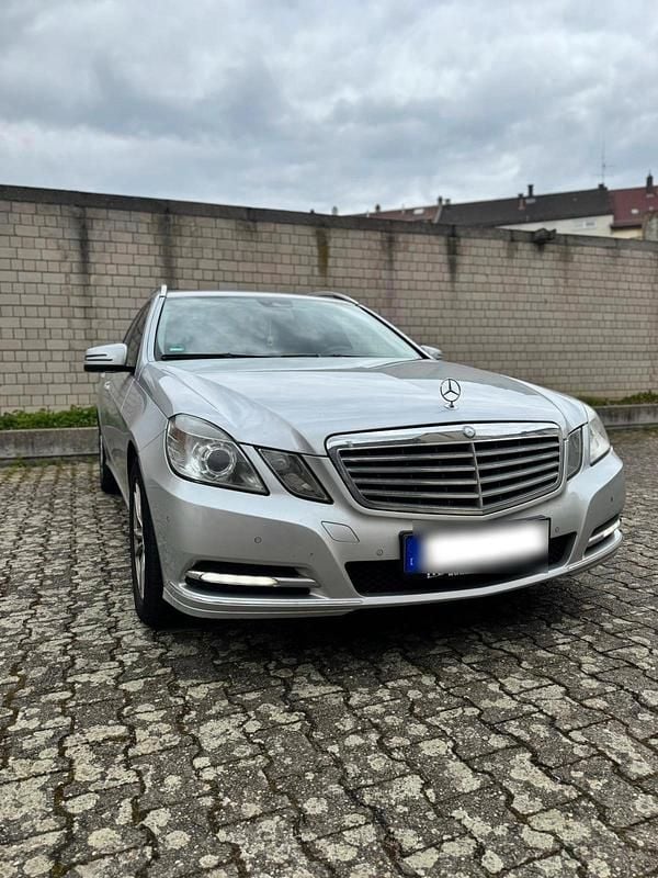 Gebraucht Mercedes E220 170 PS (125 kW) 2012 Silber Kombi