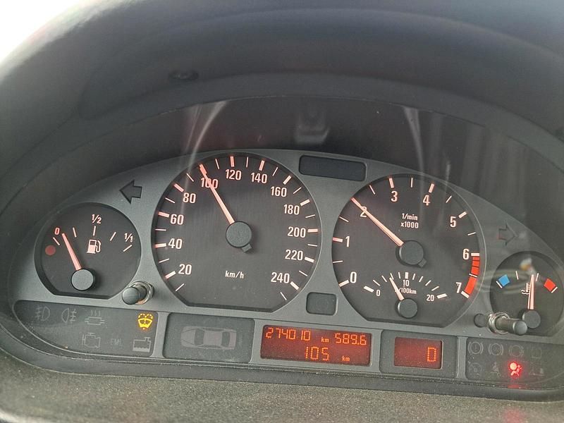 Grau Gebraucht 1999 BMW 325 Limousine | 2.050 € - Bild 1/4