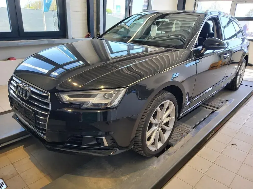 Gebraucht Audi A4 Design 218 PS (160 kW) 2017 Mythosschwarz metallic Kombi
