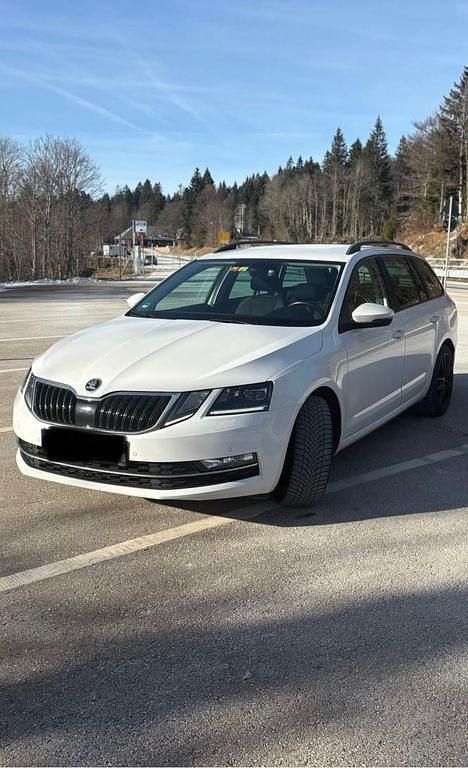 Weiß Gebraucht 2018 Skoda Octavia Style Kombi | 15.100 € (Fairer Preis) - Bild 1/4