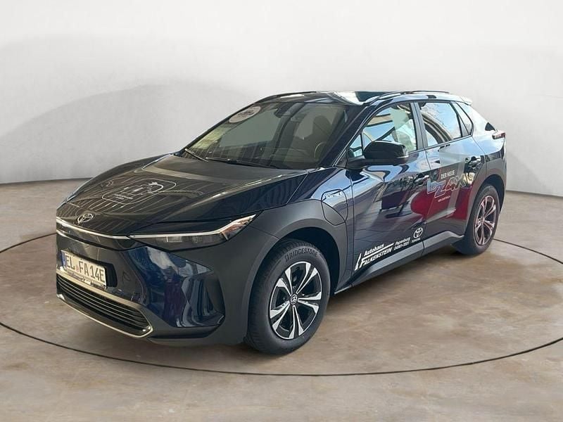 Regentblau mica Gebraucht 2023 Toyota bZ4X SUV | 34.980 € (Fairer Preis) - Bild 1/4