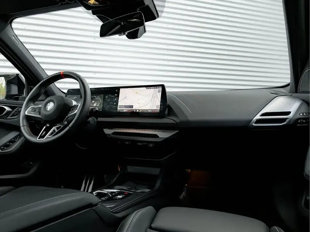 Używany BMW M135 Performance 300 KM (220 kW) 2024 Biały Hatchback