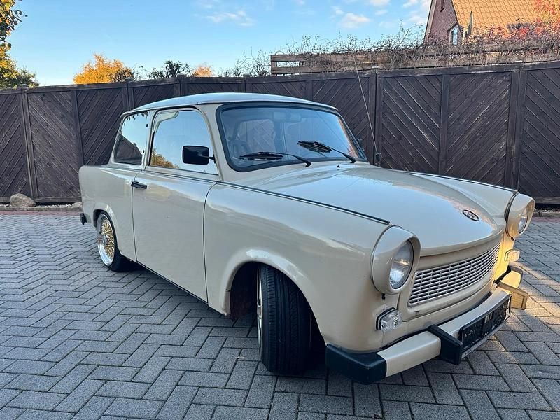 Beige Gebraucht 1993 Trabant 601 Limousine | 7.999 € - Bild 1/4