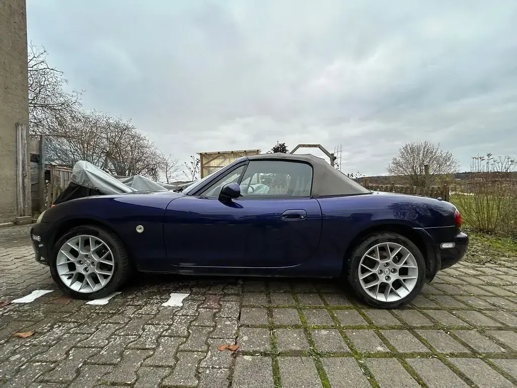 Gebraucht Mazda MX5 Edition 145 PS (106 kW) 2003 Blau Cabrio