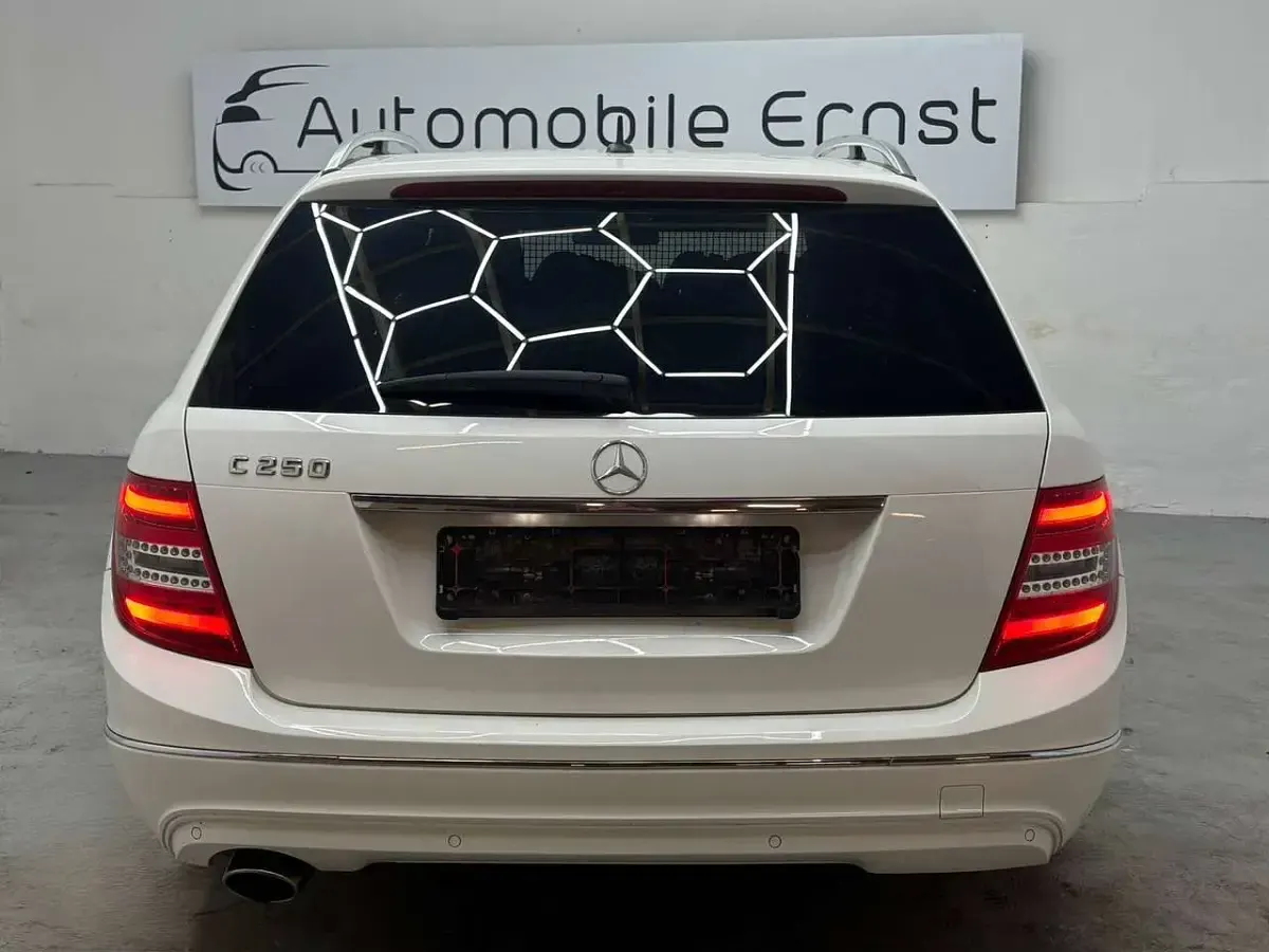 Gebraucht Mercedes C250 204 PS (150 kW) 2013 Polarweiss  unilack Kombi