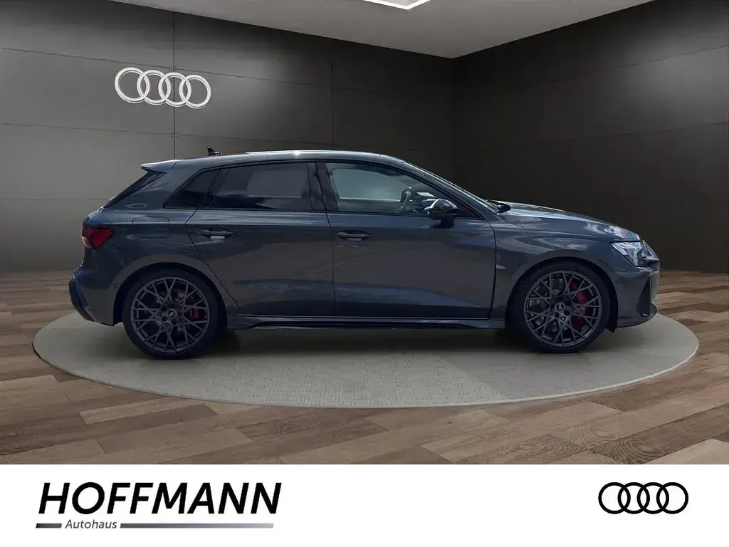 Neu Audi RS3 Sport 400 PS (294 kW) 2026 Grau Limousine