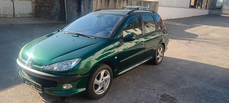 Gebraucht Peugeot 206 Tendance 109 PS (80 kW) 2003 Vert intensive Kombi