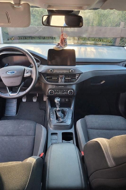 Gebraucht Ford Focus Trend 101 PS (74 kW) 2022 Grau Kombi