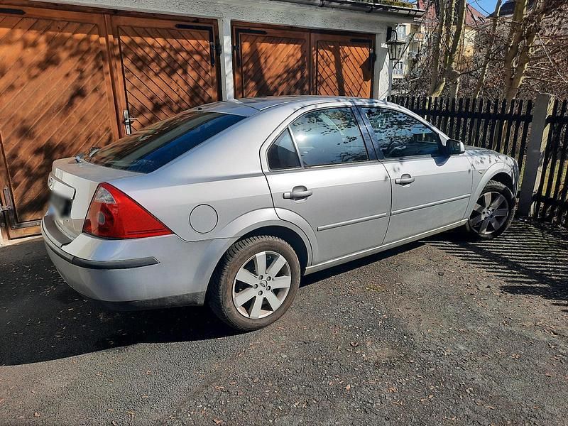 Gebraucht Ford Mondeo 125 PS (91 kW) 2004 Grau Limousine