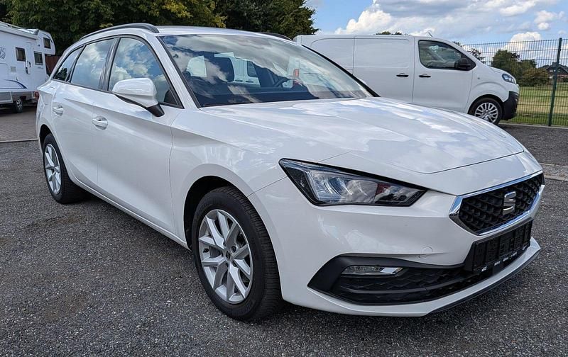 Weiß Gebraucht 2022 Seat Leon ST Style Kombi | 17.650 € (Superpreis) - Bild 1/4