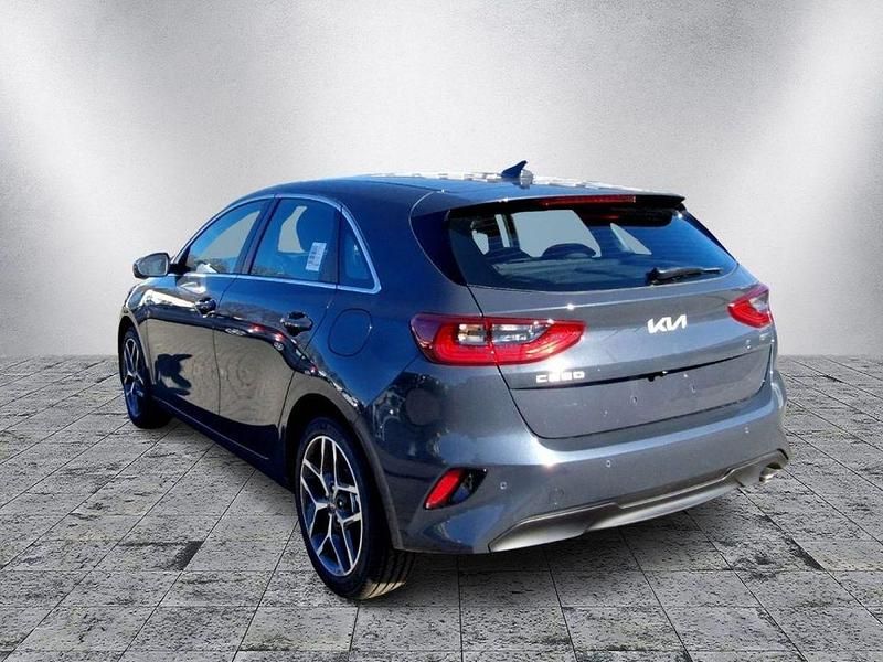 Gebraucht Kia Ceed Spirit 140 PS (102 kW) 2024 Andere farbe Kleinwagen