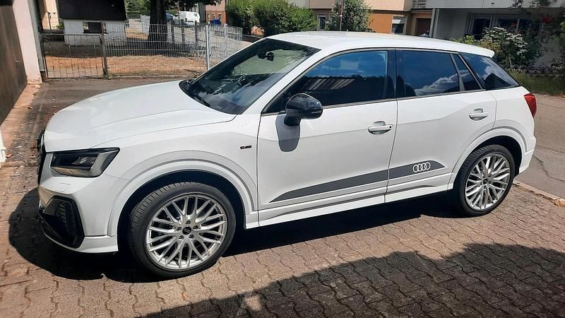 Weiß Gebraucht 2023 Audi Q2 S-Line SUV | 28.500 € (Guter Preis) - Bild 1/4