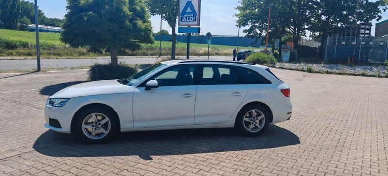 Weiß Gebraucht 2018 Audi A4 Kombi | 16.300 € (Guter Preis) - Bild 1/4