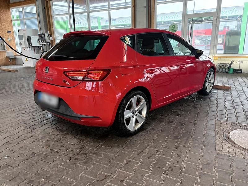 Gebraucht Seat Leon FR 150 PS (110 kW) 2015 Rot Limousine