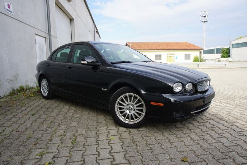 Ultimate black . Gebraucht 2009 Jaguar X-type Limousine | 4.995 € (Etwas zu teuer) - Bild 1/4