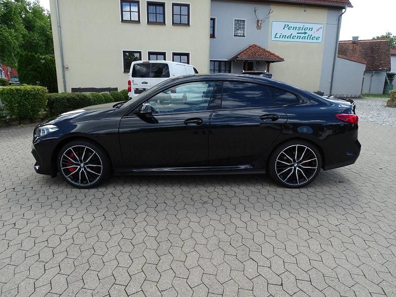 Gebraucht BMW 220 190 PS (139 kW) 2023 Schwarz Coupé