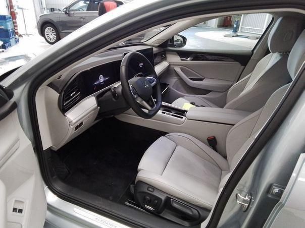 Gebraucht VW Passat Elegance 204 PS (150 kW) 2025 Oyster silver metallic Kombi