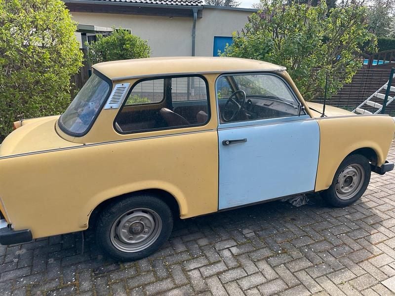 Gelb Gebraucht 1986 Trabant 601 Kleinwagen | 2.100 € - Bild 1/4