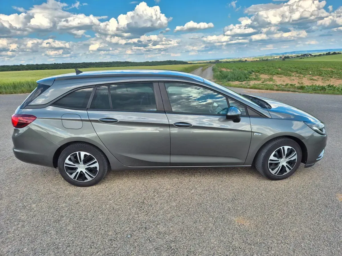 Gebraucht Opel Astra 105 PS (77 kW) 2017 Grau Kombi