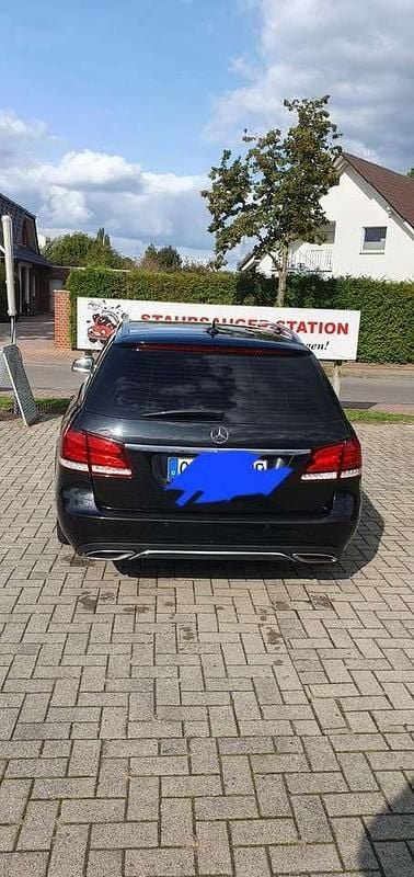Schwarz Gebraucht 2015 Mercedes E200 Kombi | 15.000 € (Fairer Preis) - Bild 1/4