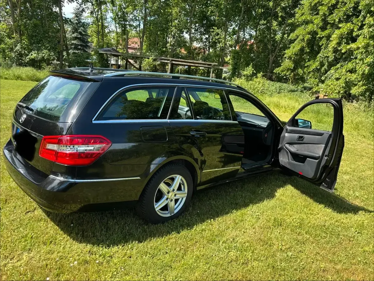 Gebraucht Mercedes E250 204 PS (150 kW) 2010 Schwarz Kombi