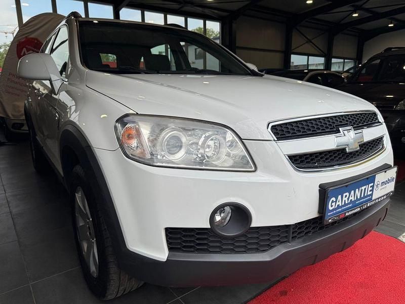 Weiß Gebraucht 2009 Chevrolet Captiva SUV | 5.990 € (Etwas zu teuer) - Bild 1/4