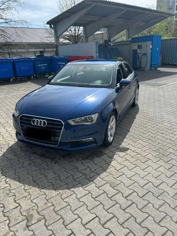 Blau Gebraucht 2014 Audi A3 Ambiente Limousine | 10.500 € (Superpreis) - Bild 1/4