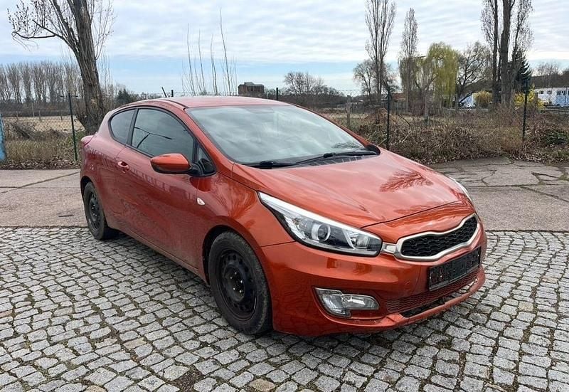 Gebraucht Kia ProCeed Edition 7 135 PS (99 kW) 2013 Orange Kleinwagen