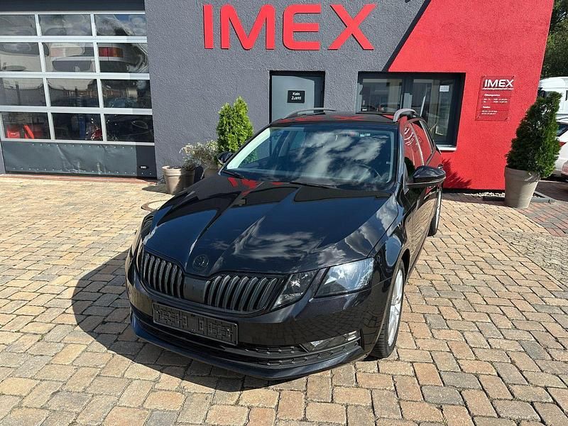 Schwarz Gebraucht 2018 Skoda Octavia Clever Kombi | 8.990 € (Fairer Preis) - Bild 1/4