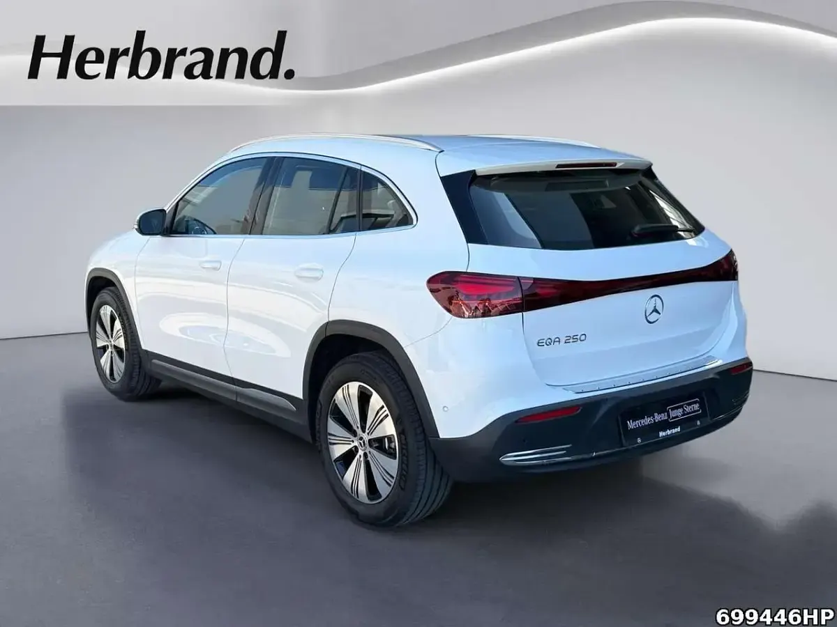 Gebraucht Mercedes EQA250 Progressive 139 kW (190 PS) 2025 Unilack polarweiß SUV