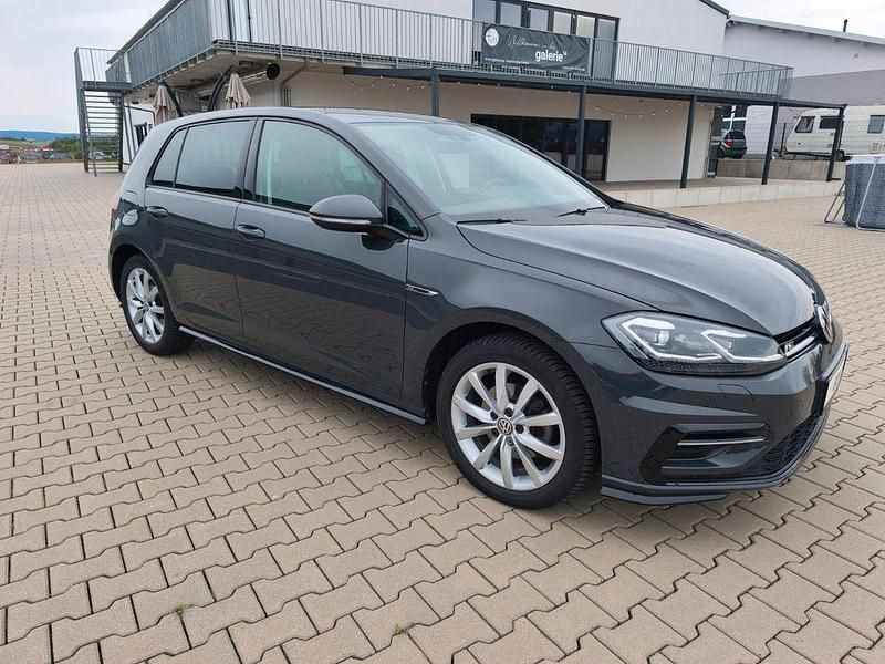 Gebraucht VW Golf VII Highline 150 PS (110 kW) 2019 Grau Limousine
