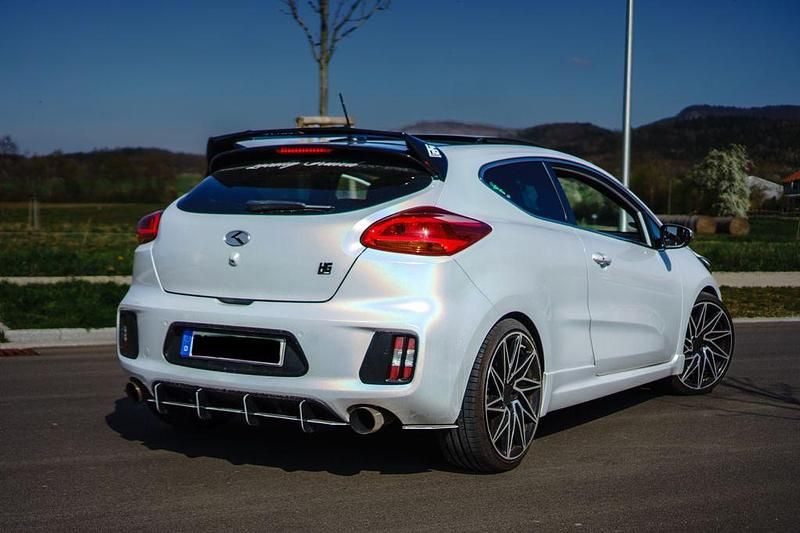 Gebraucht Kia ProCeed GT-Track 204 PS (150 kW) 2015 Weiß Kleinwagen