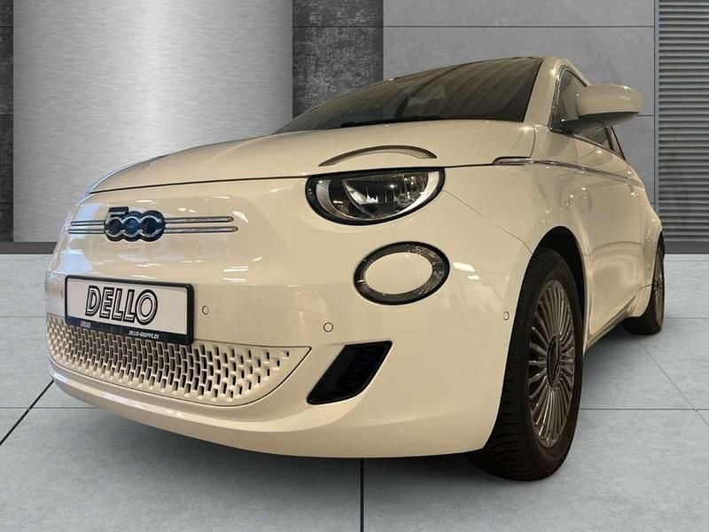 Gebraucht Fiat 500e Style 86 kW (118 PS) 2023 Colore esterno (arktis weiß) Kleinwagen
