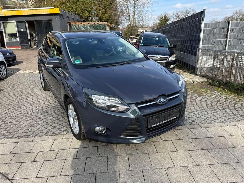 Gebraucht Ford Focus Champions Edition 140 PS (102 kW) 2013 Grau Limousine