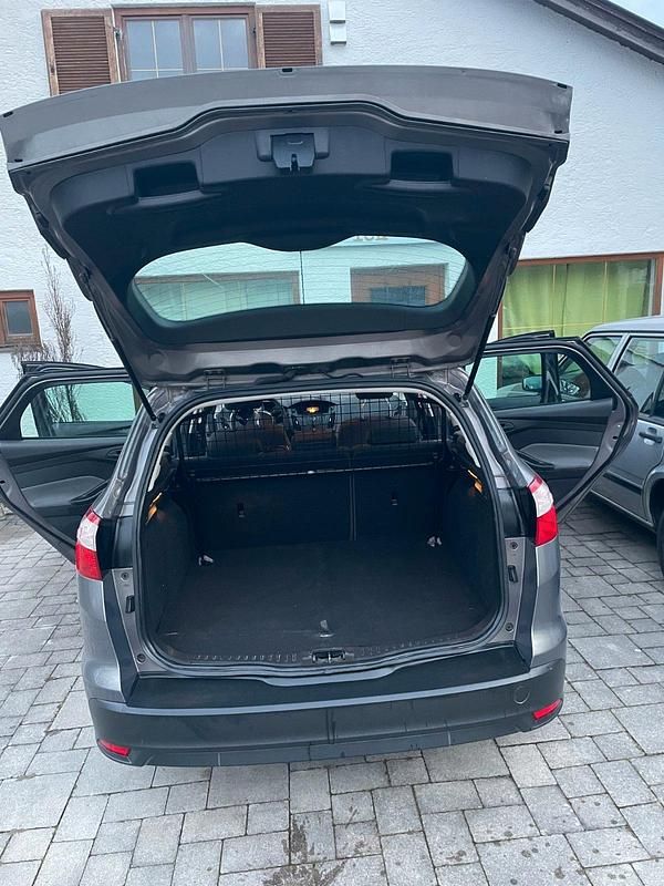 Gebraucht Ford Focus Ambiente 101 PS (74 kW) 2014 Silber Kombi