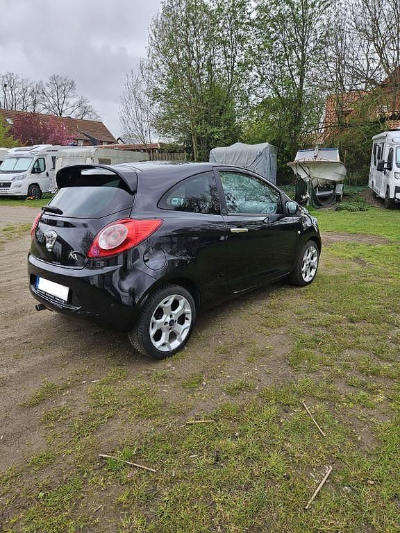Second-hand Ford Ka Titanium 69 CP (50 kW) 2014 Negru Hatchback