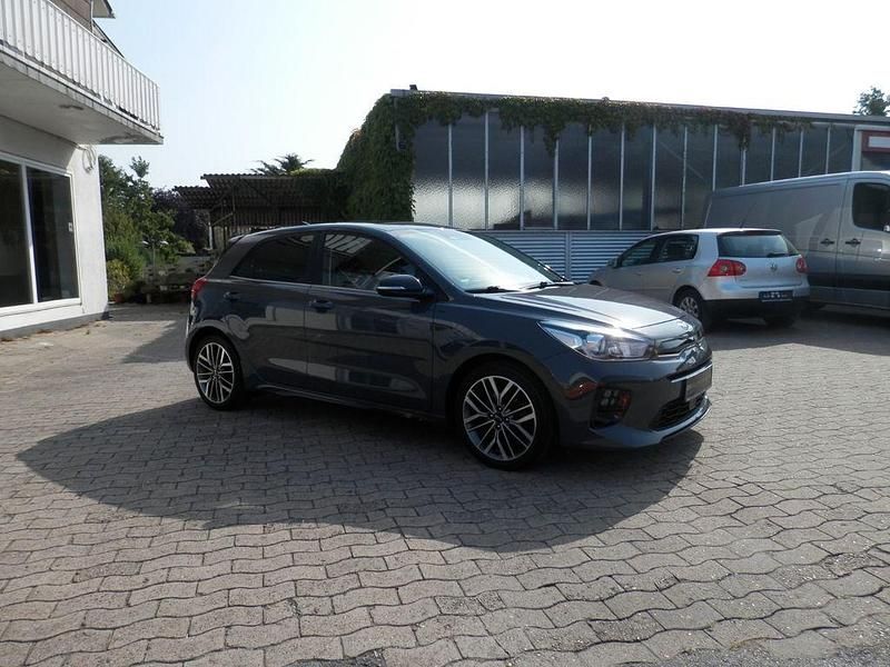 Grau Gebraucht 2020 Kia Rio GT-Line Limousine | 14.990 € (Fairer Preis) - Bild 1/4