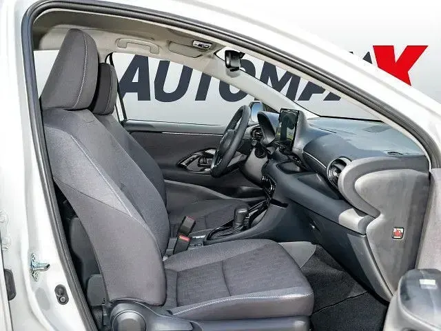 Neu Toyota Yaris 116 PS (85 kW) 2026 Weiß Kleinwagen