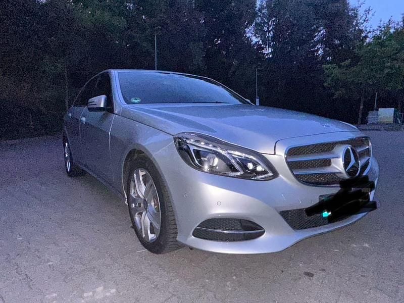 Silber Gebraucht 2015 Mercedes E200 Avantgarde Limousine | 20.000 € (Fairer Preis) - Bild 1/4