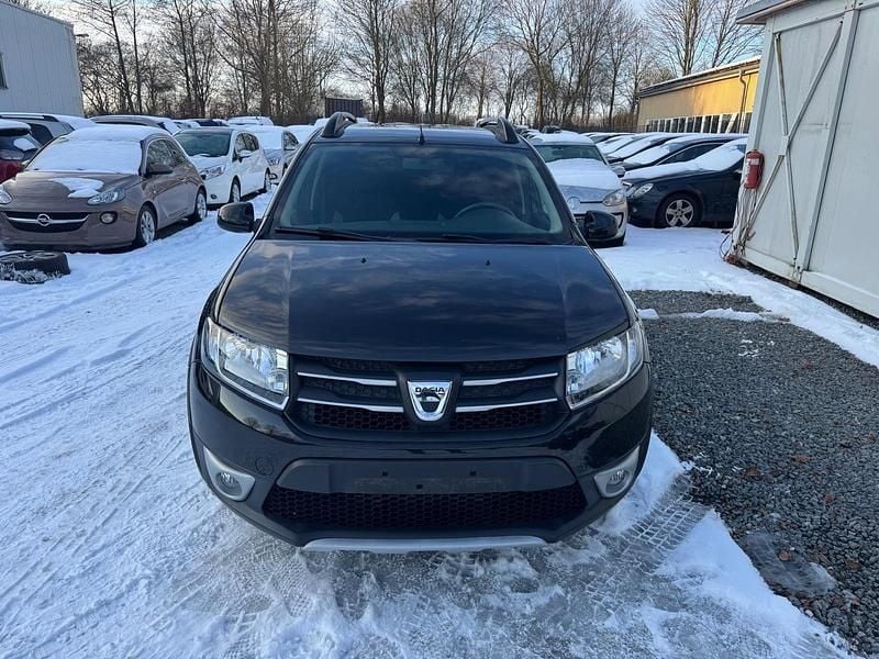 Gebraucht Dacia Sandero Stepway 90 PS (66 kW) 2015 Schwarz Kleinwagen
