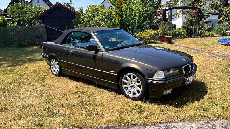 Braun Gebraucht 1997 BMW 320 Cabriolet Cabrio | 9.490 € (Etwas zu teuer) - Bild 1/4