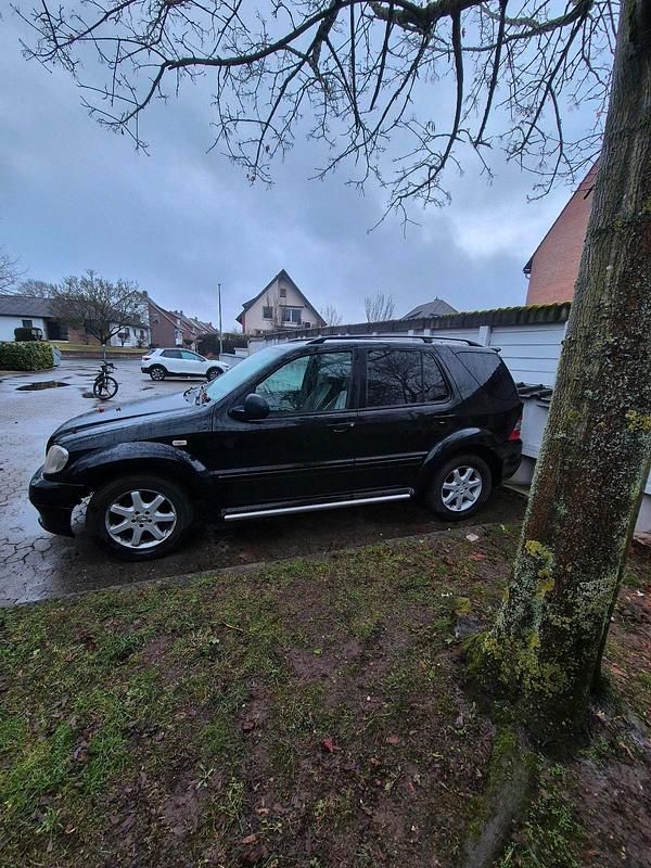 Gebraucht Mercedes ML320 224 PS (164 kW) 1999 Schwarz SUV