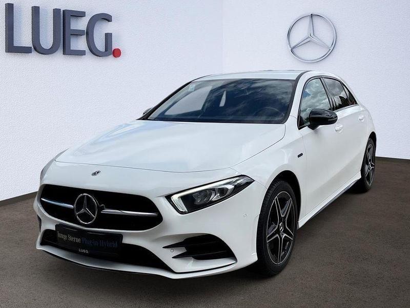 Weiß Gebraucht 2021 Mercedes A250 AMG Limousine | 25.460 € (Guter Preis) - Bild 1/4