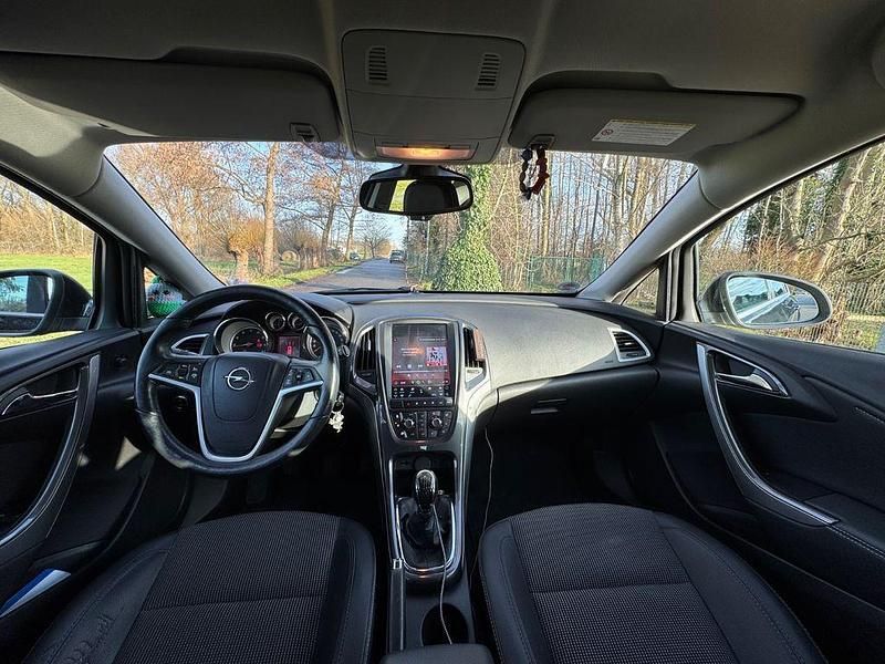 Gebraucht Opel Astra Edition 140 PS (102 kW) 2013 Schwarz Limousine