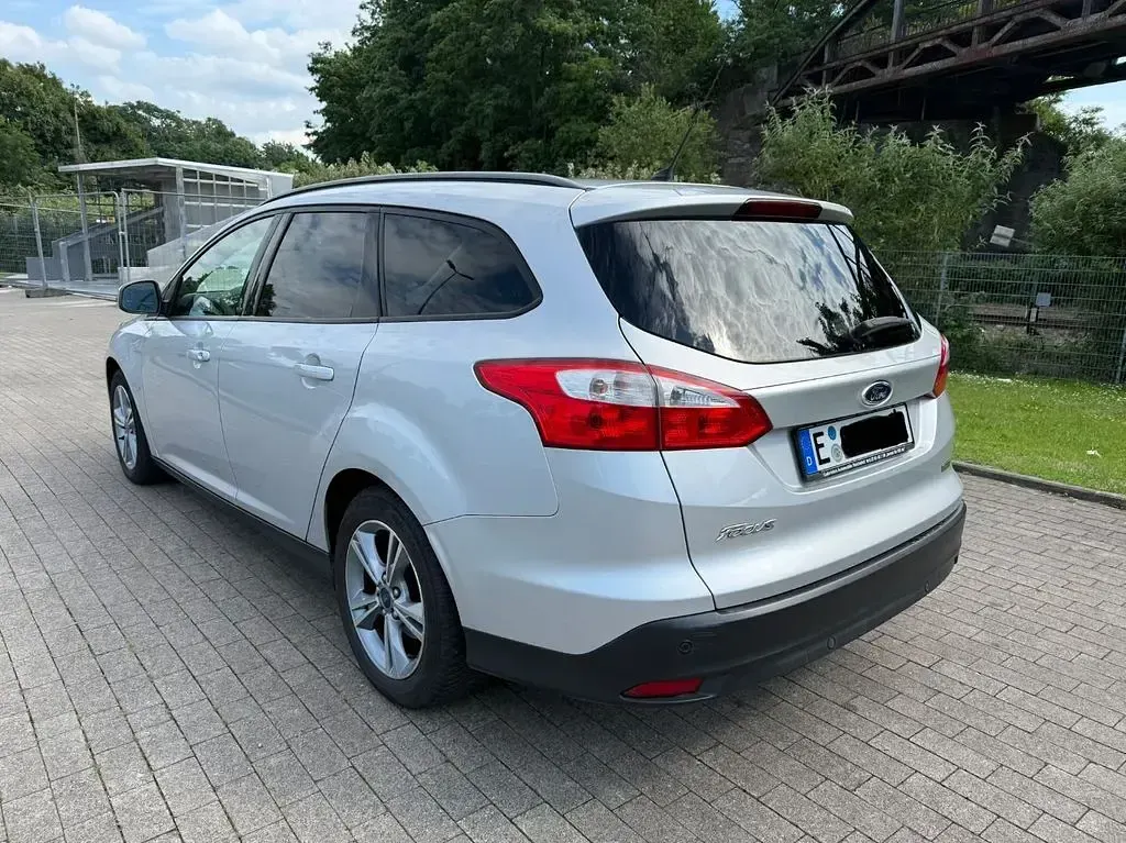 Gebraucht Ford Focus 125 PS (91 kW) 2013 Silber Limousine
