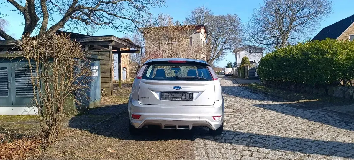Gebraucht Ford Focus 115 PS (84 kW) 2011 Silber Limousine