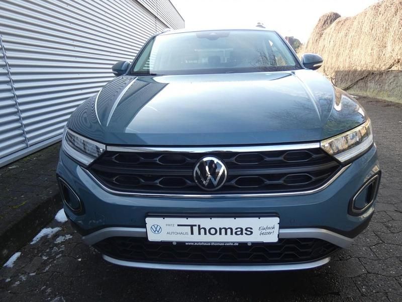 Gebraucht VW T-Roc Move 116 PS (85 kW) 2024 Petroleum blue (blau) SUV