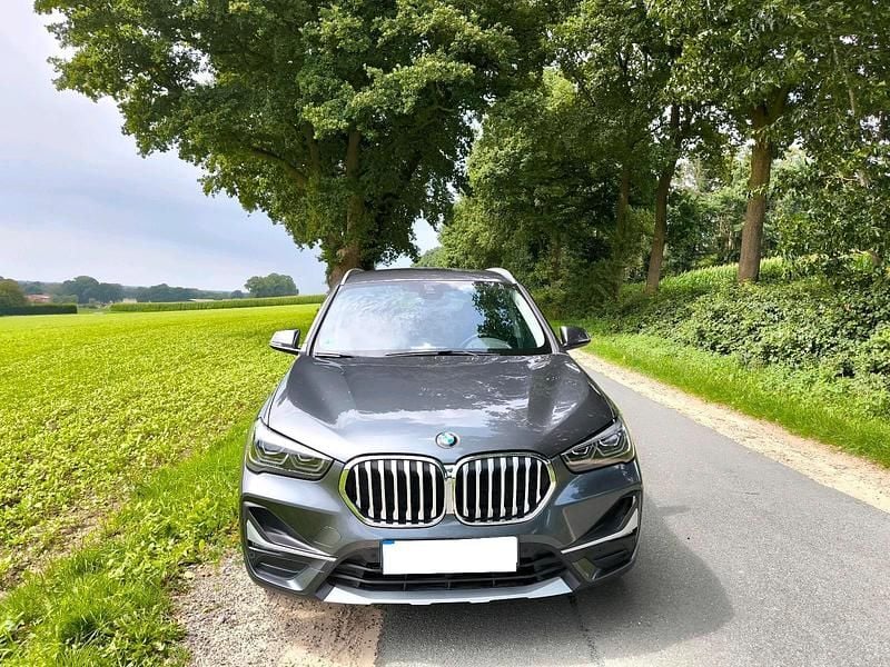 Silber Gebraucht 2020 BMW X1 xLine SUV | 20.000 € (Superpreis) - Bild 1/4