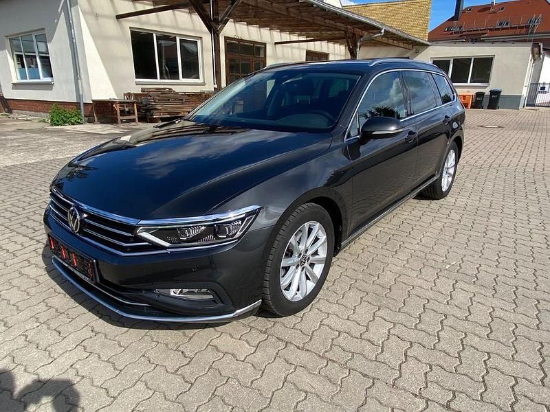 Grau Gebraucht 2021 VW Passat Elegance Kombi | 22.990 € (Fairer Preis) - Bild 1/4