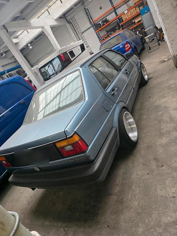 Second-hand VW Jetta 55 CP (40 kW) 1989 Albastru Berlinǎ